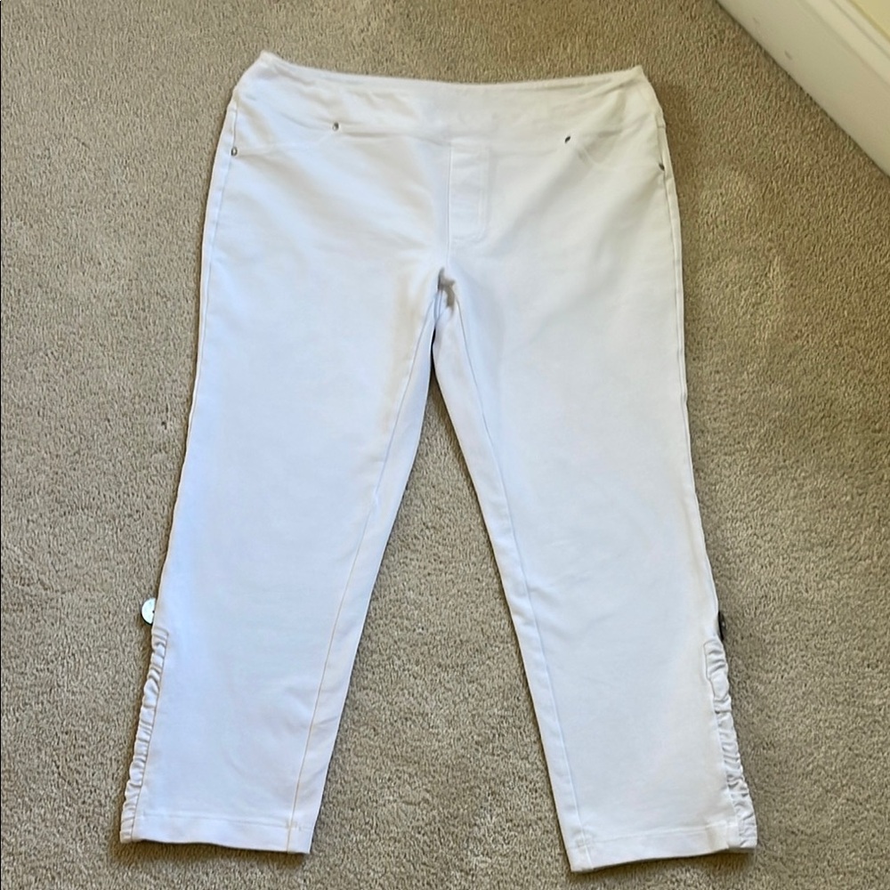 Soft Surroundings Petite White Capris